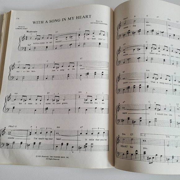 100 easy listening songs for piano. Piano score. - Picture 7 of 9